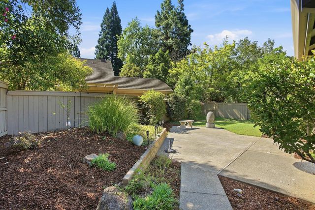 11598 Sutters Mill Cir, Gold River, CA 95670