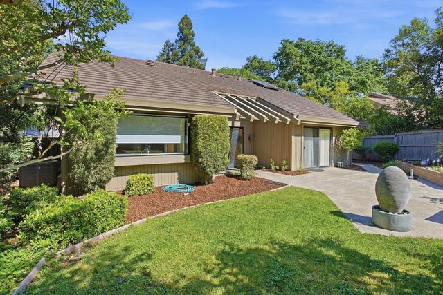 11598 Sutters Mill Cir, Gold River, CA 95670