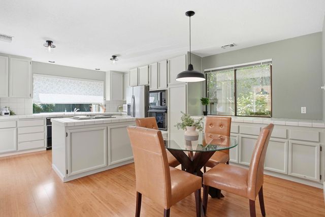 11598 Sutters Mill Cir, Gold River, CA 95670