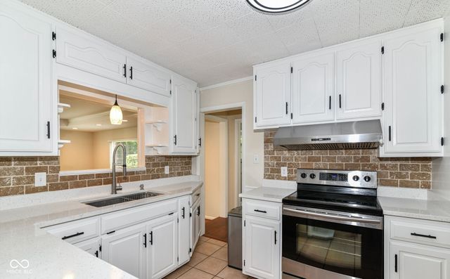 5828 Andover Road, Indianapolis, IN 46220