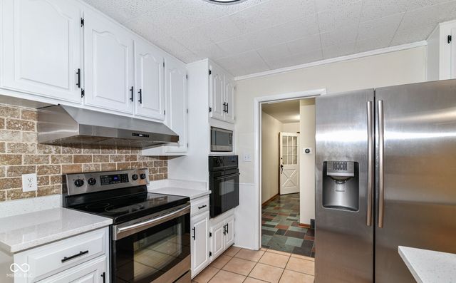 5828 Andover Road, Indianapolis, IN 46220