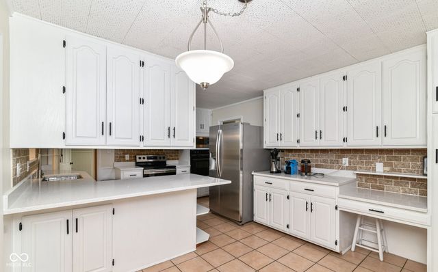 5828 Andover Road, Indianapolis, IN 46220