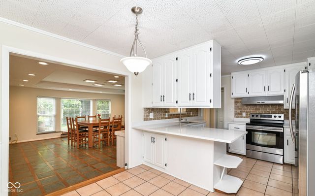 5828 Andover Road, Indianapolis, IN 46220