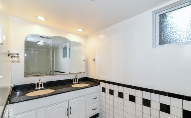 5828 Andover Road, Indianapolis, IN 46220