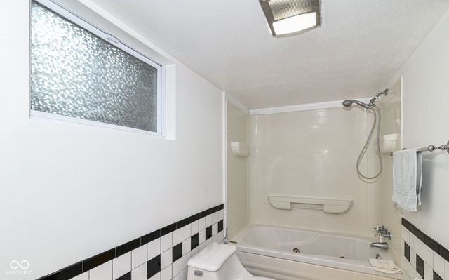 5828 Andover Road, Indianapolis, IN 46220