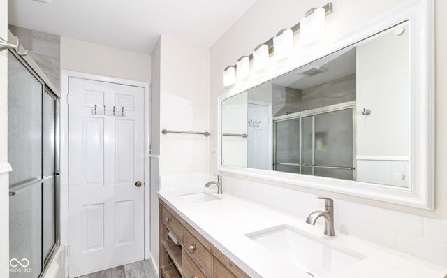 5828 Andover Road, Indianapolis, IN 46220