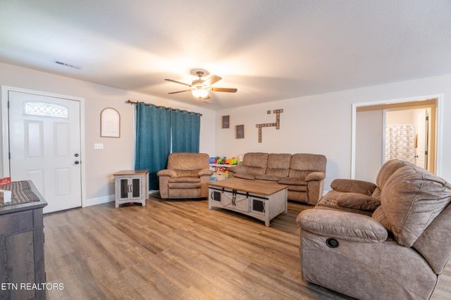 241 Huntington Lane, Kodak, TN 37764