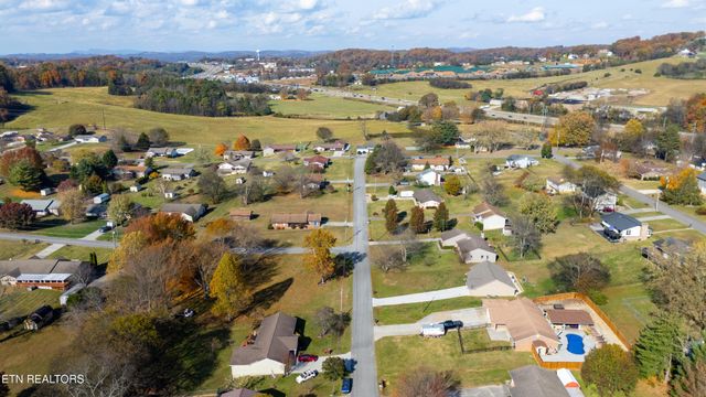 241 Huntington Lane, Kodak, TN 37764