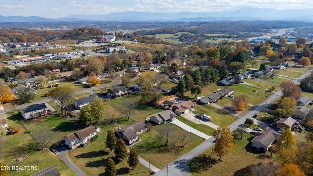 241 Huntington Lane, Kodak, TN 37764