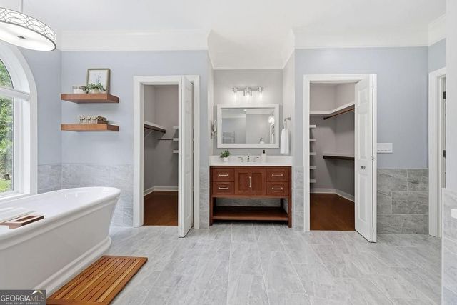 9370 Bluffwind Chase, Roswell, GA 30076