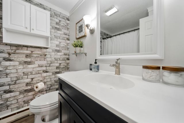 798 Court St Apt G, Keene, NH 03431