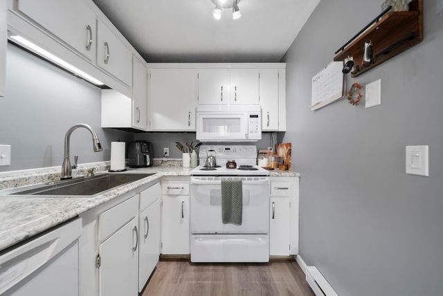 798 Court St Apt G, Keene, NH 03431