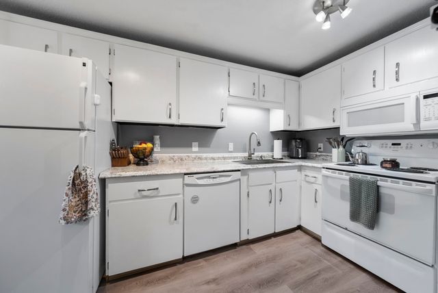 798 Court St Apt G, Keene, NH 03431