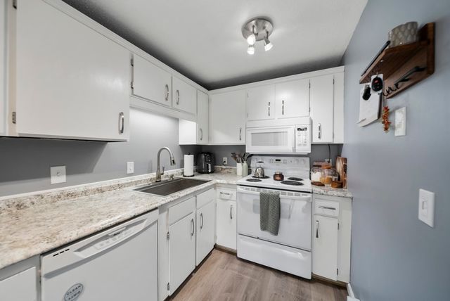 798 Court St Apt G, Keene, NH 03431