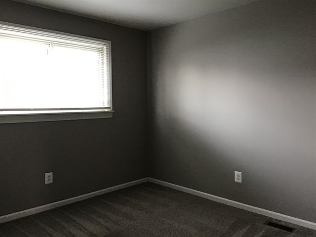 9458 Chamberlain Street, Romulus, MI 48174