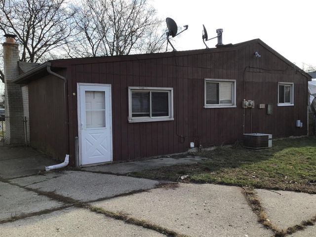 9458 Chamberlain Street, Romulus, MI 48174