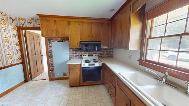 205 Meadowfield RD, Yorktown, VA 23692