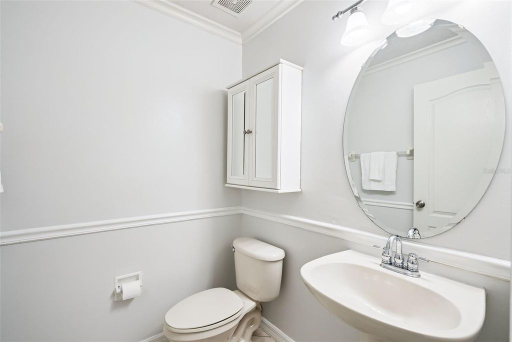 Image 8 of property listing at 14723 YORKSHIRE RUN DRIVE, Orlando, FL 32828