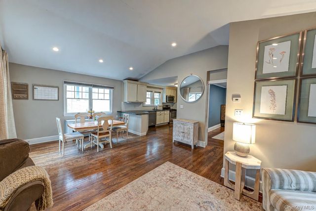 75 Bar Beach Road, Port Washington, NY 11050