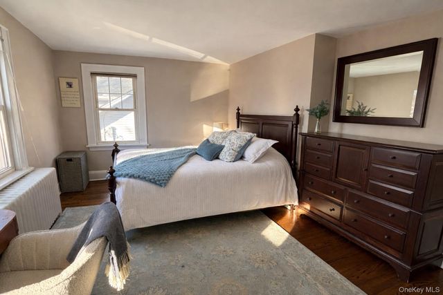 75 Bar Beach Road, Port Washington, NY 11050