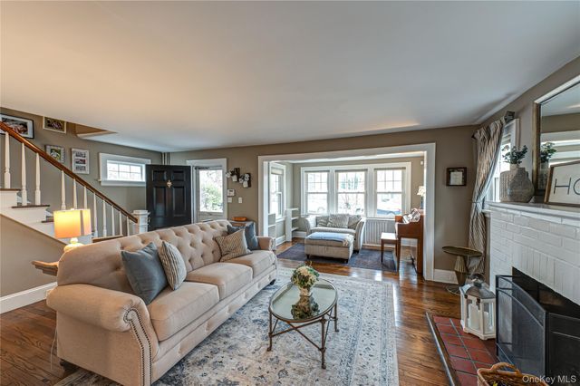 75 Bar Beach Road, Port Washington, NY 11050