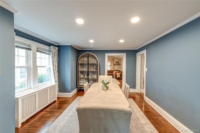 75 Bar Beach Road, Port Washington, NY 11050