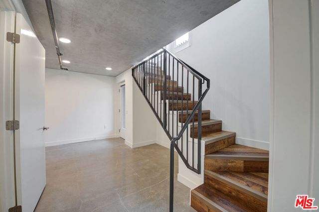 1250 N Fairfax Avenue 504, West Hollywood, CA 90046