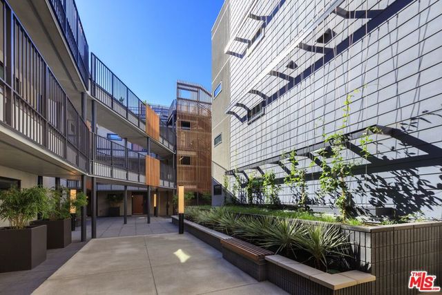 1250 N Fairfax Avenue 504, West Hollywood, CA 90046