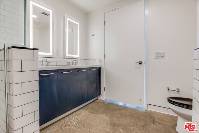 1250 N Fairfax Avenue 504, West Hollywood, CA 90046
