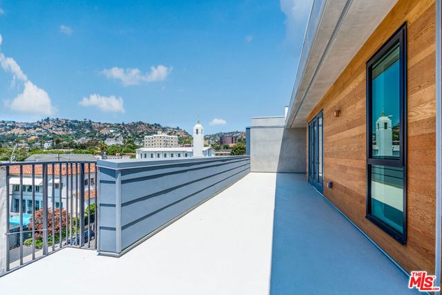 1250 N Fairfax Avenue 504, West Hollywood, CA 90046