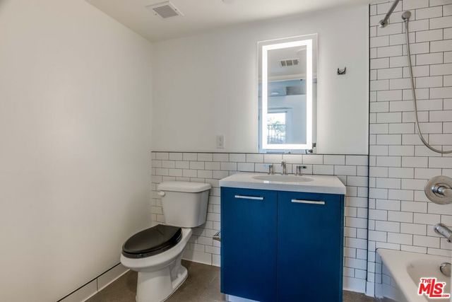 1250 N Fairfax Avenue 504, West Hollywood, CA 90046