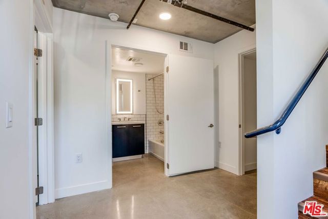 1250 N Fairfax Avenue 504, West Hollywood, CA 90046