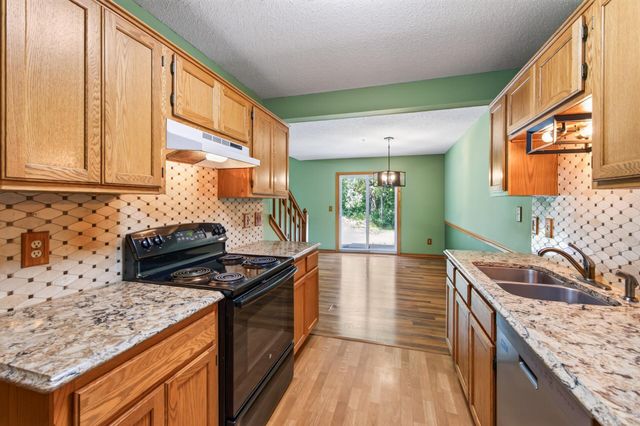 15242 Lesley Lane, Eden Prairie, MN 55346