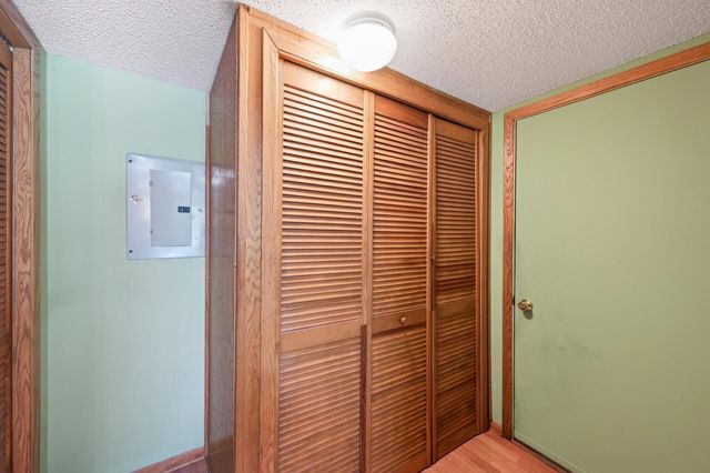 15242 Lesley Lane, Eden Prairie, MN 55346