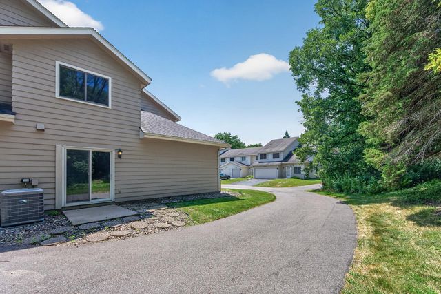 15242 Lesley Lane, Eden Prairie, MN 55346