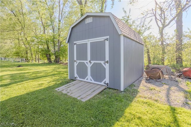 11805 Meadowlane Avenue NW, Uniontown, OH 44685