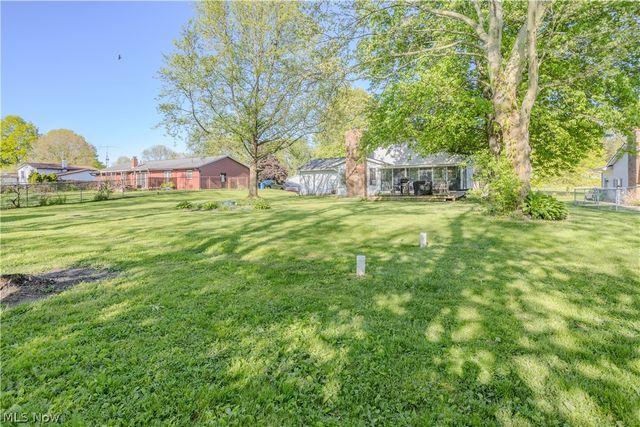 11805 Meadowlane Avenue NW, Uniontown, OH 44685