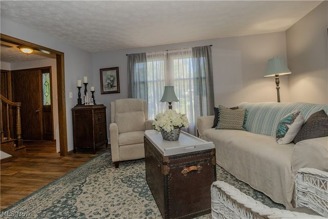 11805 Meadowlane Avenue NW, Uniontown, OH 44685