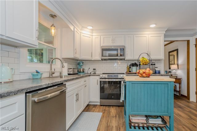 11805 Meadowlane Avenue NW, Uniontown, OH 44685