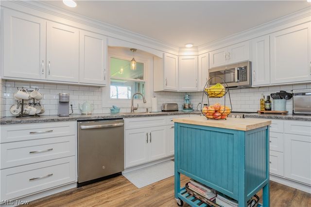11805 Meadowlane Avenue NW, Uniontown, OH 44685