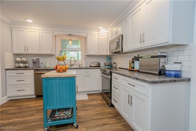 11805 Meadowlane Avenue NW, Uniontown, OH 44685