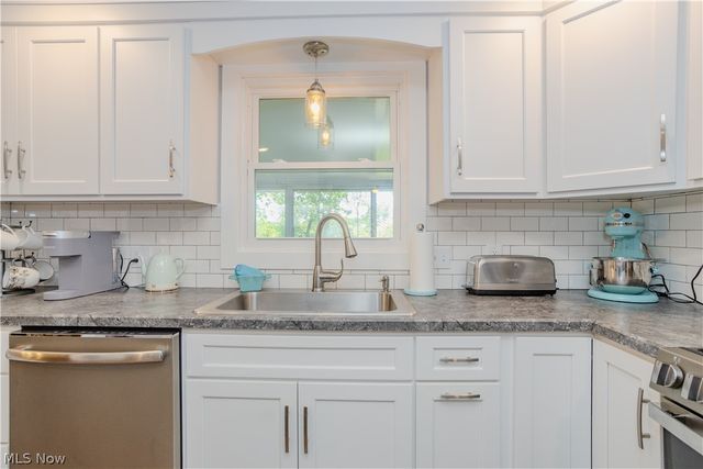 11805 Meadowlane Avenue NW, Uniontown, OH 44685