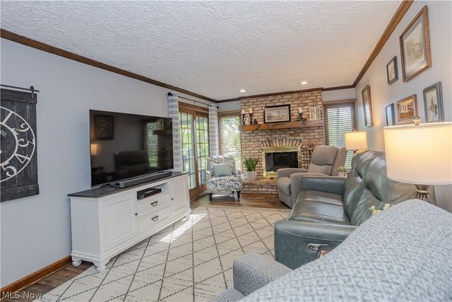 11805 Meadowlane Avenue NW, Uniontown, OH 44685
