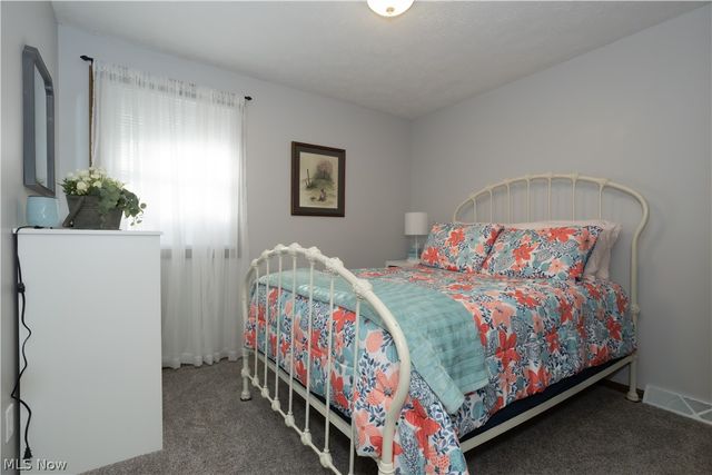 11805 Meadowlane Avenue NW, Uniontown, OH 44685