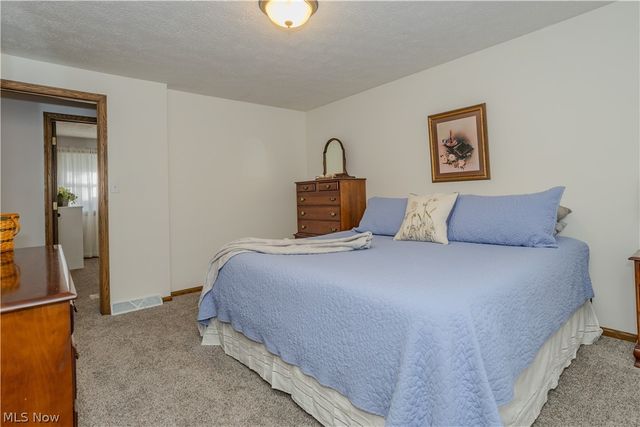 11805 Meadowlane Avenue NW, Uniontown, OH 44685