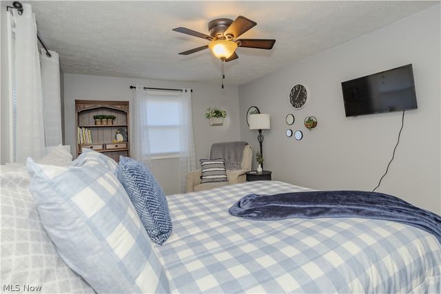11805 Meadowlane Avenue NW, Uniontown, OH 44685