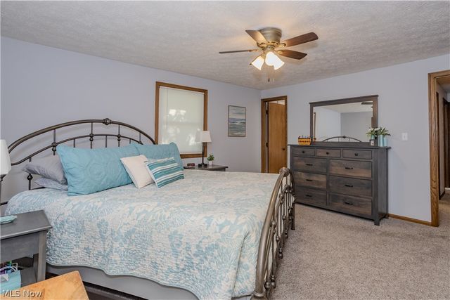 11805 Meadowlane Avenue NW, Uniontown, OH 44685