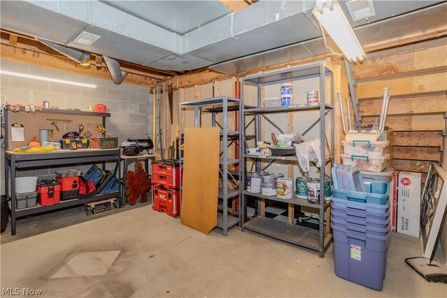 11805 Meadowlane Avenue NW, Uniontown, OH 44685