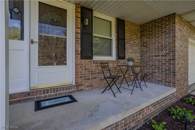 11805 Meadowlane Avenue NW, Uniontown, OH 44685