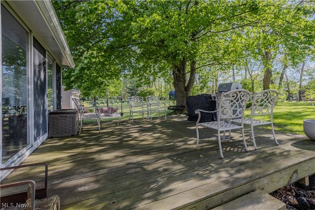11805 Meadowlane Avenue NW, Uniontown, OH 44685